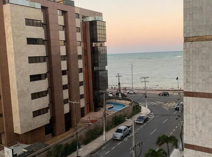 Apê com 2 quartos com ar condicionado na linda praia de Jatiúca
